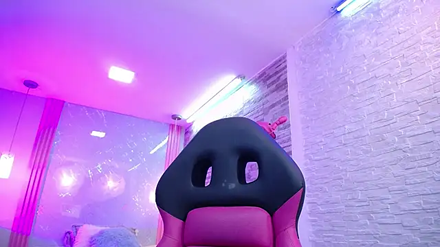 Snapshot of SalmaTits chatting on 02/17/25, 05:43 SalmaTits online show from 02/17/25, 05:43