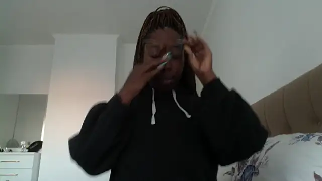 Snapshot of MadamIndigo chatting on 12/21/24, 02:26 MadamIndigo online show from 12/21/24, 02:26