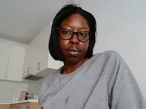 Snapshot of MadamIndigo chatting on 10/20/25, 12:38 MadamIndigo online show from 10/20/25, 12:38