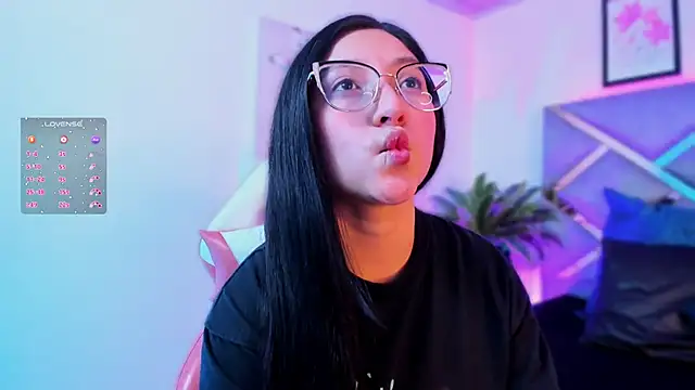 Snapshot of lucy_neil chatting on 11/06/25, 02:34 lucy neil online show from 11/06/25, 02:34