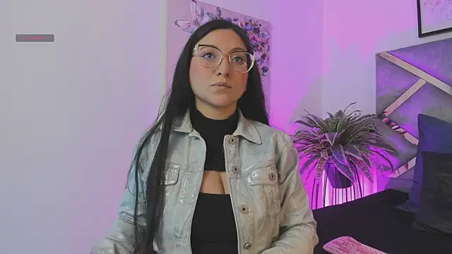 Snapshot of lucy_neil chatting on 01/06/26, 04:05 lucy neil online show from 01/06/26, 04:05