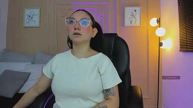 Snapshot of lucy_neil chatting on 02/05/26, 02:38 lucy neil online show from 02/05/26, 02:38