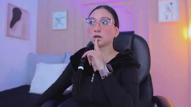 Snapshot of lucy_neil chatting on 02/12/26, 02:39 lucy neil online show from 02/12/26, 02:39