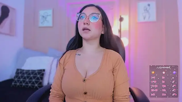 Snapshot of lucy_neil chatting on 02/19/26, 02:40 lucy neil online show from 02/19/26, 02:40