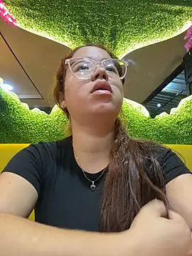 Lucyklein2022 online show from 10/26/25, 01:00