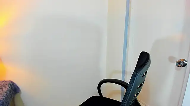 Snapshot of FuckDollNicky chatting on 10/25/25, 06:24 FuckDollNicky online show from 10/25/25, 06:24