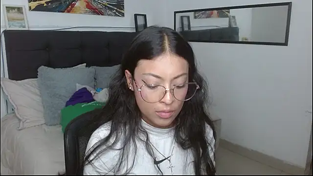 vaness weet online show from 12/04/25, 09:12