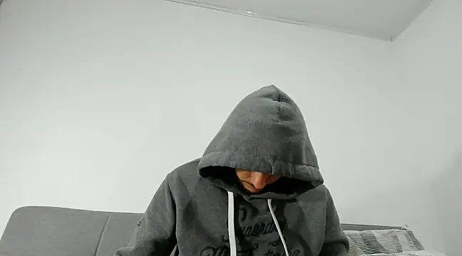 tuyo1995 online show from 12/11/24, 07:42