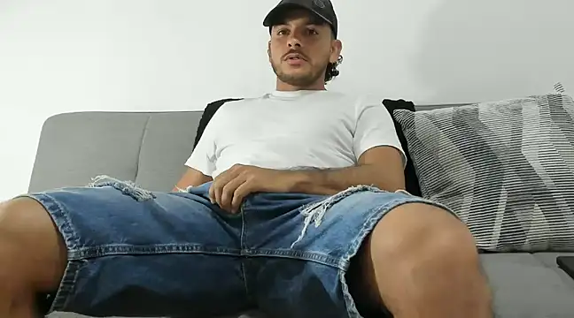 tuyo1995 online show from 12/15/24, 01:13