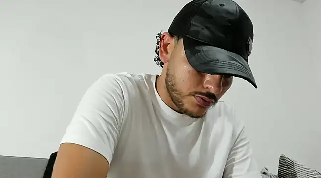 tuyo1995 online show from 12/15/24, 04:18