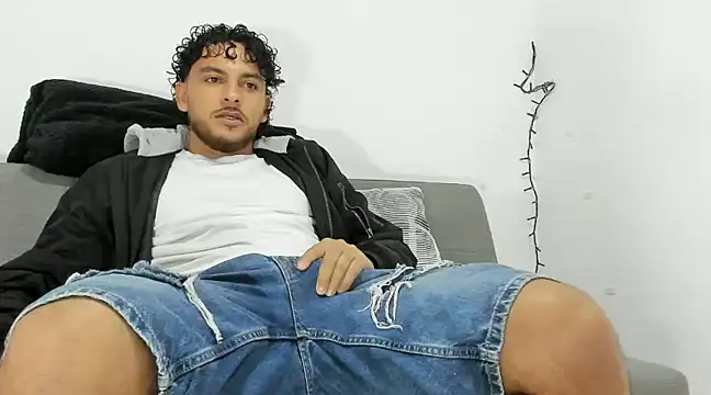 tuyo1995 online show from 01/24/25, 08:54