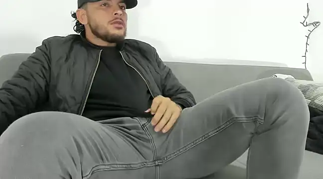 tuyo1995 online show from 02/08/25, 02:58