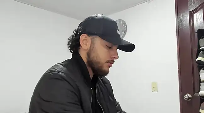 tuyo1995 online show from 02/17/25, 11:53