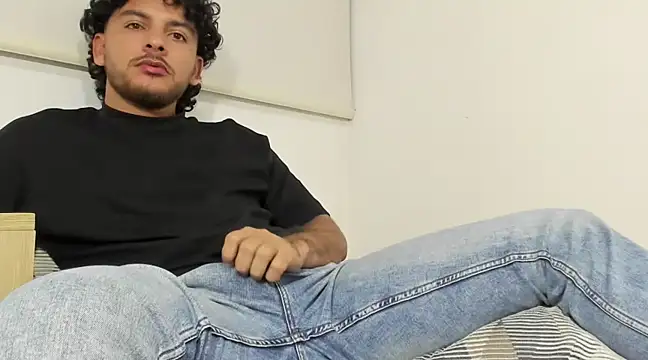 tuyo1995 online show from 02/22/25, 01:11