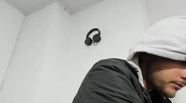 tuyo1995 online show from 03/06/25, 08:08