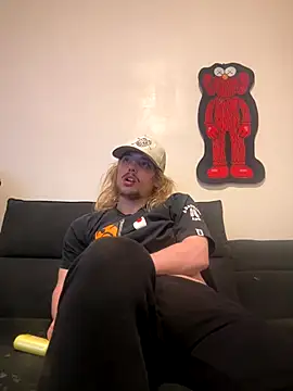 Snapshot of trippyski chatting on 12/08/24, 04:46 trippyski online show from 12/08/24, 04:46