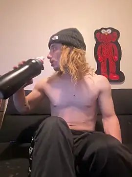 Snapshot of trippyski chatting on 01/01/25, 08:56 trippyski online show from 01/01/25, 08:56