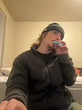 Snapshot of trippyski chatting on 02/02/25, 11:51 trippyski online show from 02/02/25, 11:51