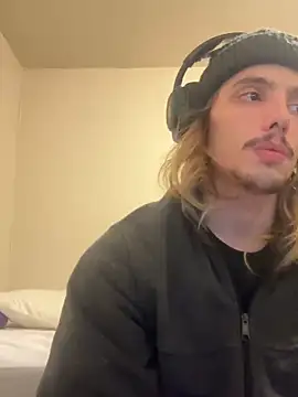 Snapshot of trippyski chatting on 02/03/25, 04:57 trippyski online show from 02/03/25, 04:57