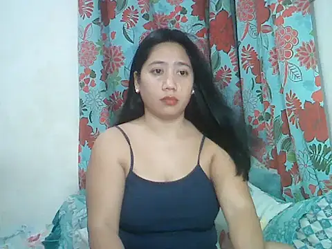 Snapshot of LOVENAYRA1 chatting on 06/18/26, 09:47 LOVENAYRA1 online show from 06/18/26, 09:47