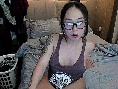 Snapshot of MissAyaCollins chatting on 04/18/26, 01:37 MissAyaCollins online show from 04/18/26, 01:37