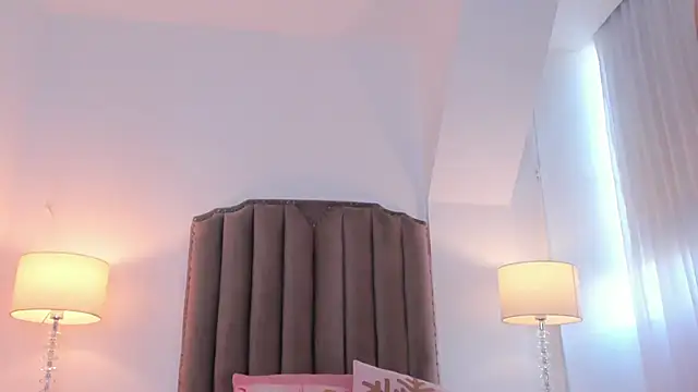 Emma Torres   online show from 04/15/26, 12:23