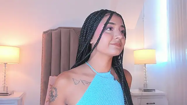 Snapshot of Emma_Torres__ chatting on 06/01/26, 12:40 Emma Torres online show from 06/01/26, 12:40