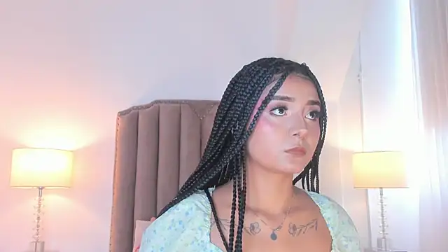 Snapshot of Emma_Torres__ chatting on 06/10/26, 12:37 Emma Torres online show from 06/10/26, 12:37
