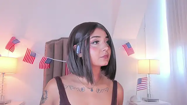 Snapshot of Emma_Torres__ chatting on 07/04/26, 12:33 Emma Torres online show from 07/04/26, 12:33