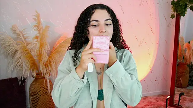 Snapshot of merida_bell18 chatting on 11/06/25, 09:54 merida bell18 online show from 11/06/25, 09:54