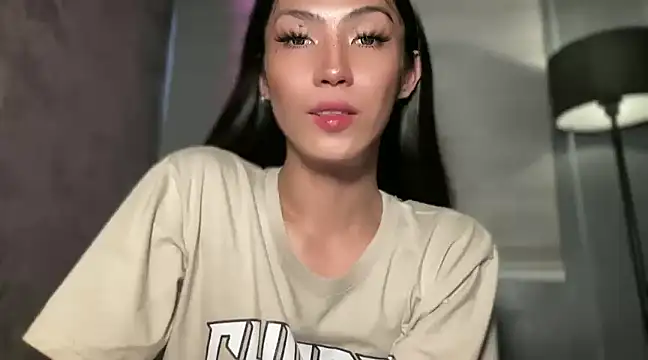 Snapshot of Bella_Gordon chatting on 12/14/24, 08:13 Bella Gordon online show from 12/14/24, 08:13