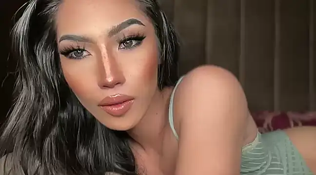 Snapshot of Bella_Gordon chatting on 12/20/24, 02:49 Bella Gordon online show from 12/20/24, 02:49