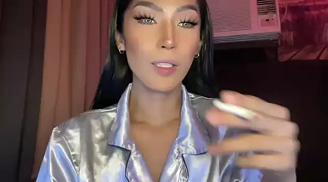 Snapshot of Bella_Gordon chatting on 12/24/24, 12:44 Bella Gordon online show from 12/24/24, 12:44