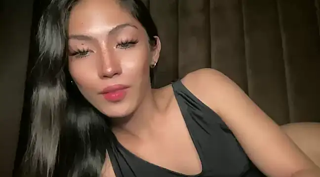 Snapshot of Bella_Gordon chatting on 01/03/25, 01:48 Bella Gordon online show from 01/03/25, 01:48