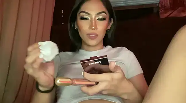 Snapshot of Bella_Gordon chatting on 01/08/25, 01:41 Bella Gordon online show from 01/08/25, 01:41