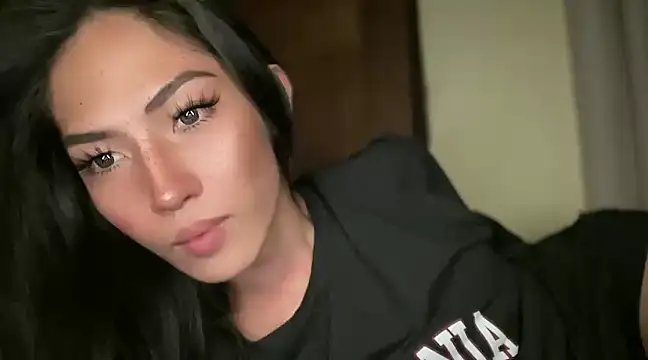 Snapshot of Bella_Gordon chatting on 01/14/25, 06:28 Bella Gordon online show from 01/14/25, 06:28