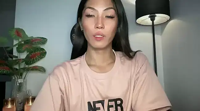 Snapshot of Bella_Gordon chatting on 02/08/25, 12:17 Bella Gordon online show from 02/08/25, 12:17