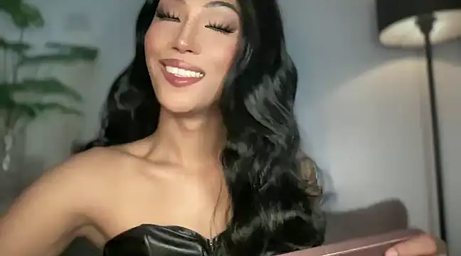 Snapshot of Bella_Gordon chatting on 02/15/25, 06:23 Bella Gordon online show from 02/15/25, 06:23