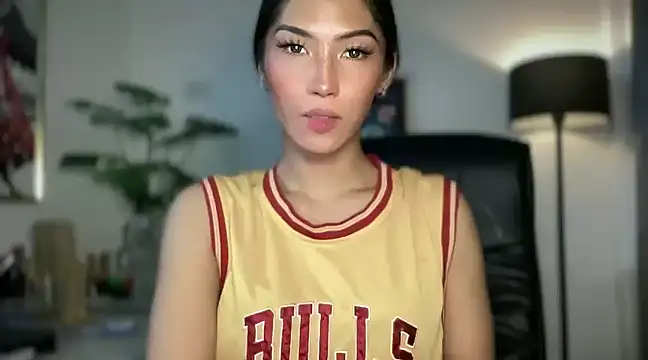 Snapshot of Bella_Gordon chatting on 02/24/25, 02:15 Bella Gordon online show from 02/24/25, 02:15