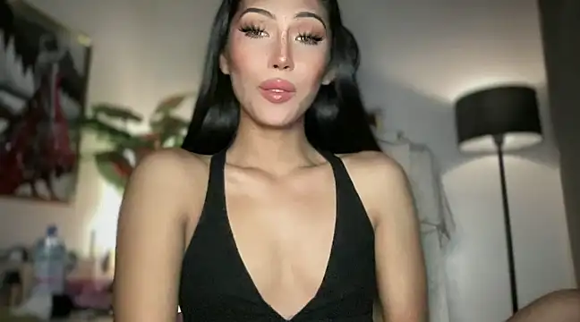 Snapshot of Bella_Gordon chatting on 03/18/25, 07:41 Bella Gordon online show from 03/18/25, 07:41