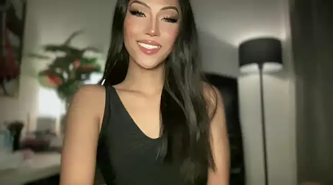 Snapshot of Bella_Gordon chatting on 03/21/25, 02:18 Bella Gordon online show from 03/21/25, 02:18