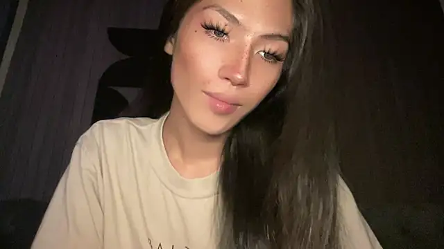 Snapshot of Bella_Gordon chatting on 09/19/25, 03:45 Bella Gordon online show from 09/19/25, 03:45