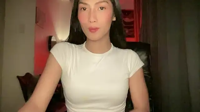 Snapshot of Bella_Gordon chatting on 10/13/25, 04:51 Bella Gordon online show from 10/13/25, 04:51