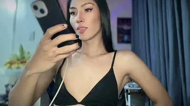 Snapshot of Bella_Gordon chatting on 10/16/25, 02:29 Bella Gordon online show from 10/16/25, 02:29