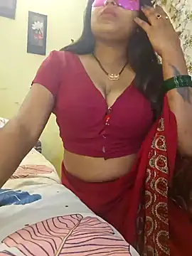 Snapshot of Queen_Anushka69 chatting on 12/17/24, 06:35 Queen Anushka69 online show from 12/17/24, 06:35