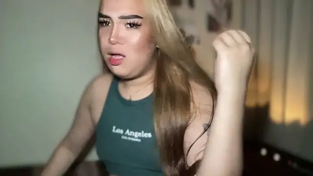 Snapshot of MissCataleyaxxx chatting on 03/02/25, 12:01 MissCataleyaxxx online show from 03/02/25, 12:01