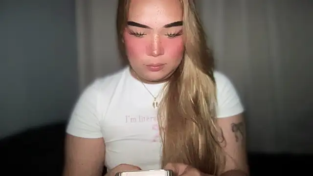 Snapshot of MissCataleyaxxx chatting on 10/03/25, 01:35 MissCataleyaxxx online show from 10/03/25, 01:35