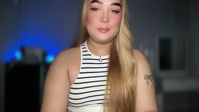 Snapshot of MissCataleyaxxx chatting on 10/16/25, 01:28 MissCataleyaxxx online show from 10/16/25, 01:28