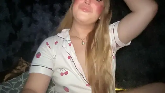 Snapshot of MissCataleyaxxx chatting on 10/23/25, 01:10 MissCataleyaxxx online show from 10/23/25, 01:10