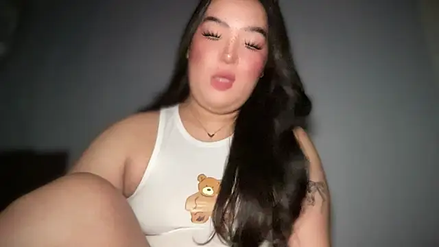 Snapshot of MissCataleyaxxx chatting on 11/25/25, 01:05 MissCataleyaxxx online show from 11/25/25, 01:05